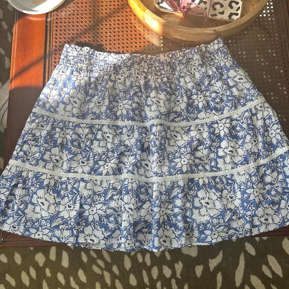 J.Crew Blue and White Floral Mini Skirt Size 2x - never worn - Picture 3 of 4